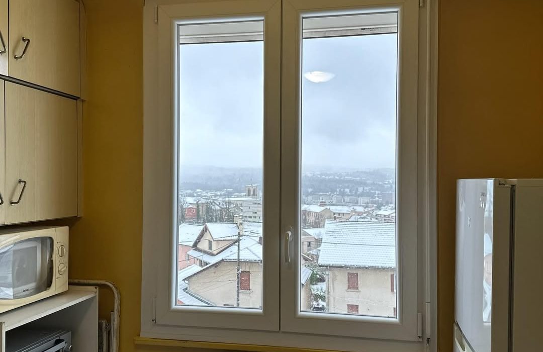 fenetre PVC oscillo battante - Okneo-habitat