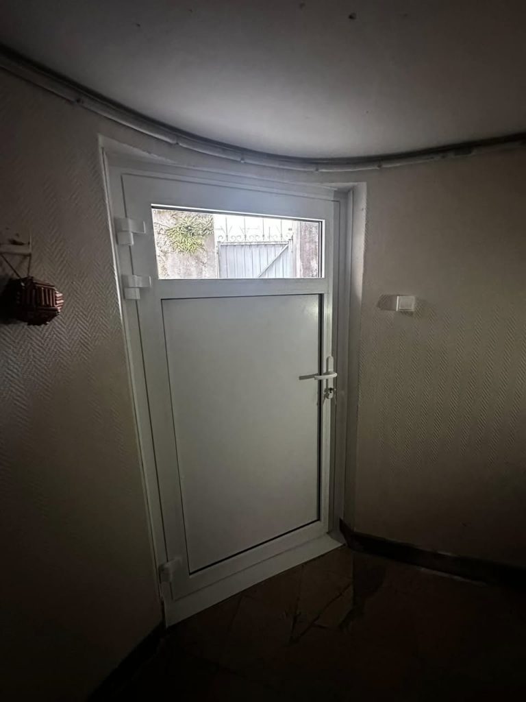 Remplacement ancienne porte PVC - Okneo Habitat